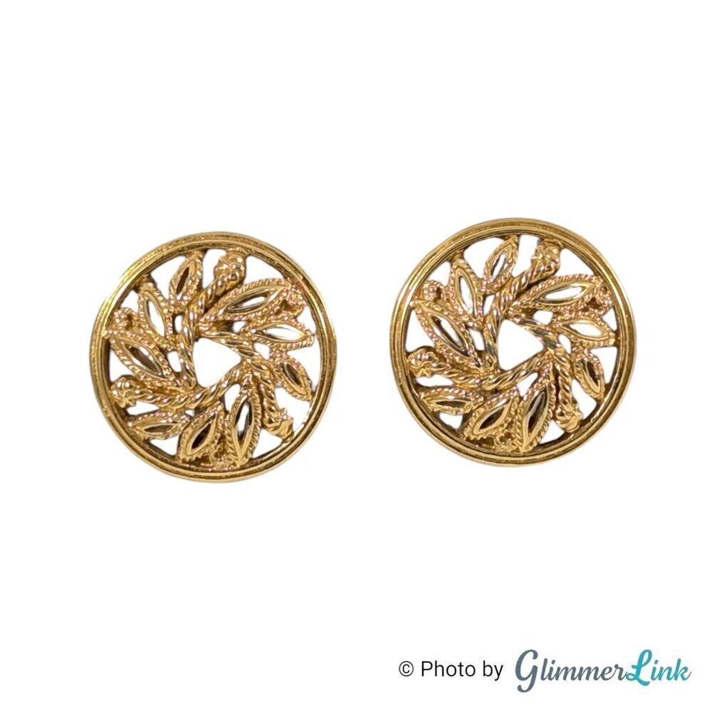 Vintage Trifari Round Textured Openwork Leaves Gold Tone Clip On Earrings - Picture 4 of 11